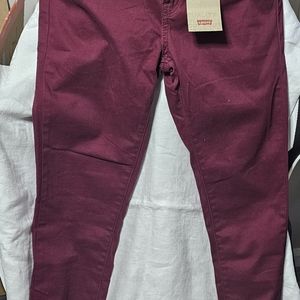 New with tags Levi's skinny jeans| burgundy red